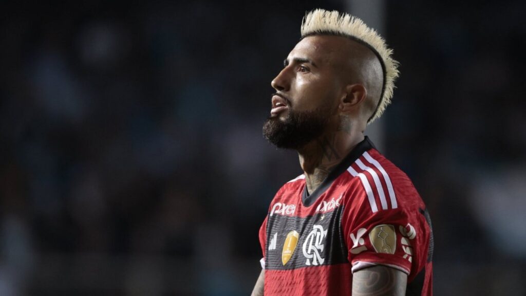 Arturo Vidal jugando en cancha por el Flamengo