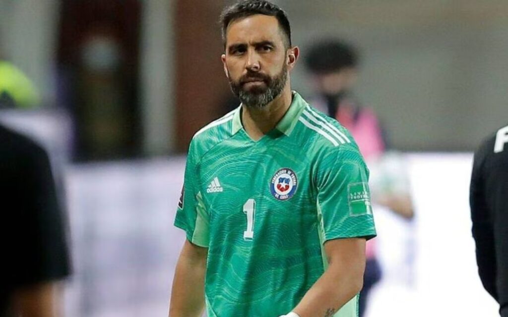 Claudio Bravo con la camiseta de la Selección Chilena