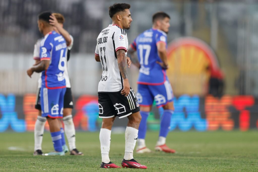 Marcos Bolados jugando por Colo Colo el duelo ante Universidad de Chile