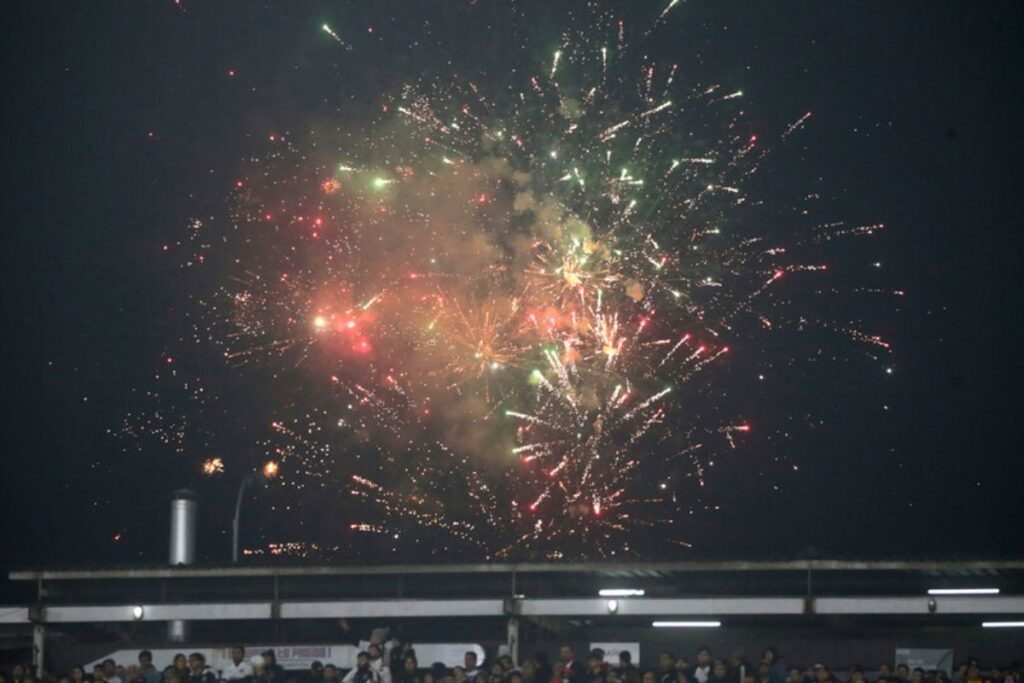 Fuegos artificiales en el duelo de Colo Colo y Boca Juniors en Copa Libertadores