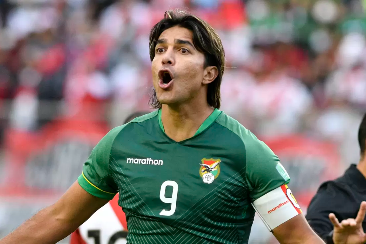 Marcelo Moreno Martins sorprendido defendiendo la camiseta de la selección de Bolivia