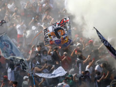 Garra Blanca apoyando a Colo-Colo en un arengazo en el Estadio Monumental.