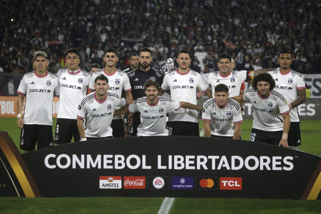 plantel de Colo Colo en la foto principal en Copa Libertadores