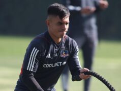 Vicente Pizarro realizando ejercicios regenerativos, en el entrenamiento de Colo-Colo de este viernes en el Estadio Monumental.