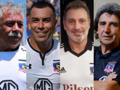 Carlos Caszely, Esteban Paredes, Marcelo Barticciotto y Lizardo Garrido sonrientes con la camiseta de Colo-Colo.