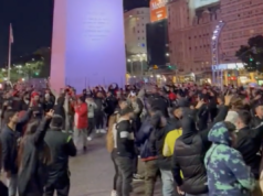 Captura de pantalla de video de hinchas de Colo-Colo en Buenos Aires.
