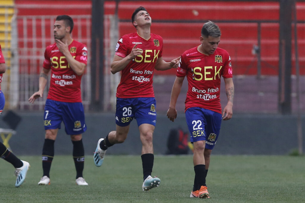 Jugadores de Unión Española celebrando un gol.