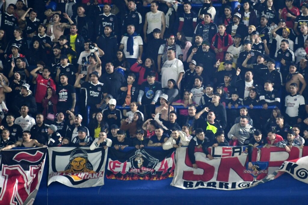 Los hinchas de Colo-Colo que se hicieron presentes en La Bombonera.