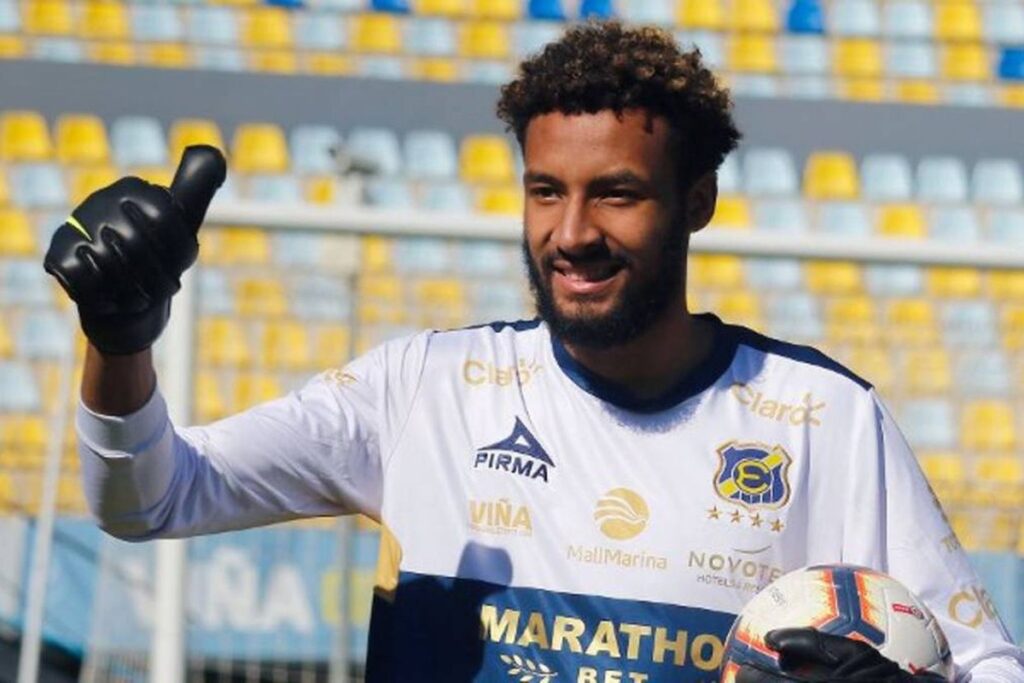 Lawrence Vigoroux durante su presentación con Everton de Viña del Mar.