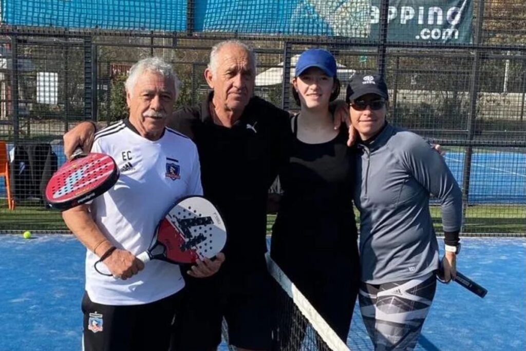 Carlos Caszely jugando padel