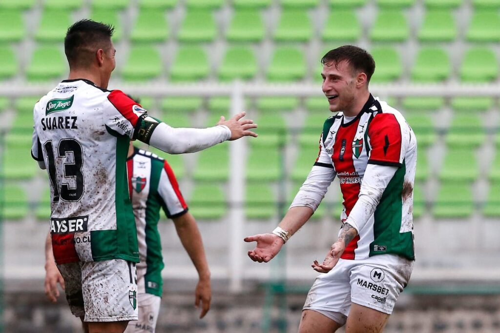 Bruno Barticciotto celebrando su gol Palestino en la guerra de goles ante Santiago Morning por Copa Chile