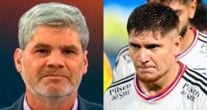 Imagen doble de Juan Cristóbal Guarello y los jugadores de Colo Colo.