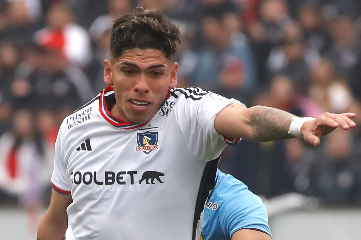 Carlos Palacios defendiendo la camiseta de Colo-Colo en el triunfo 2-0 ante O'Higgins.