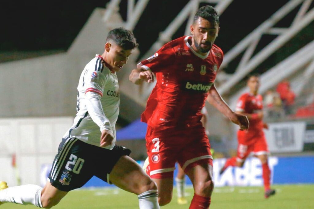 Alexander Oroz durante el primer partidos de Colo-Colo vs Unión la Calera en el torneo nacional.