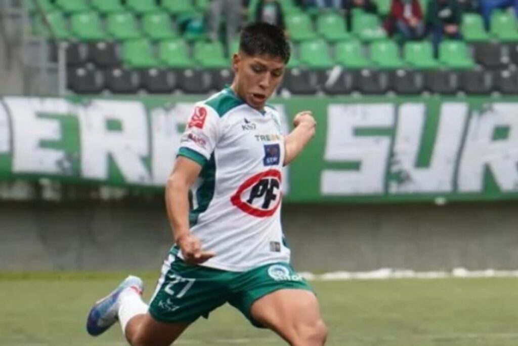 Juan González jugando por Deportes Puerto Montt