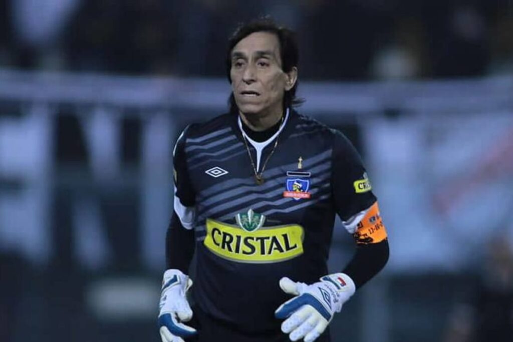 Roberto "Cóndor" Rojas en un partido a beneficio suyo en el Estadio Monumental.