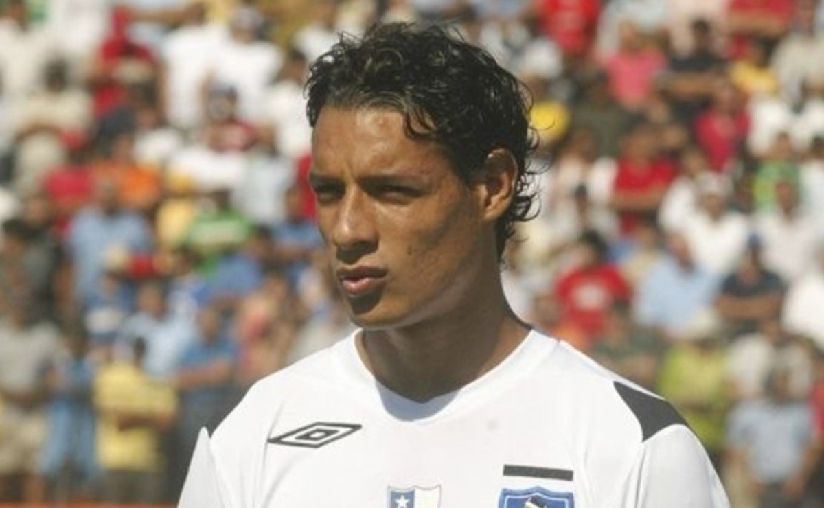 Juan Gonzalo Lorca con la camiseta de Colo-Colo.