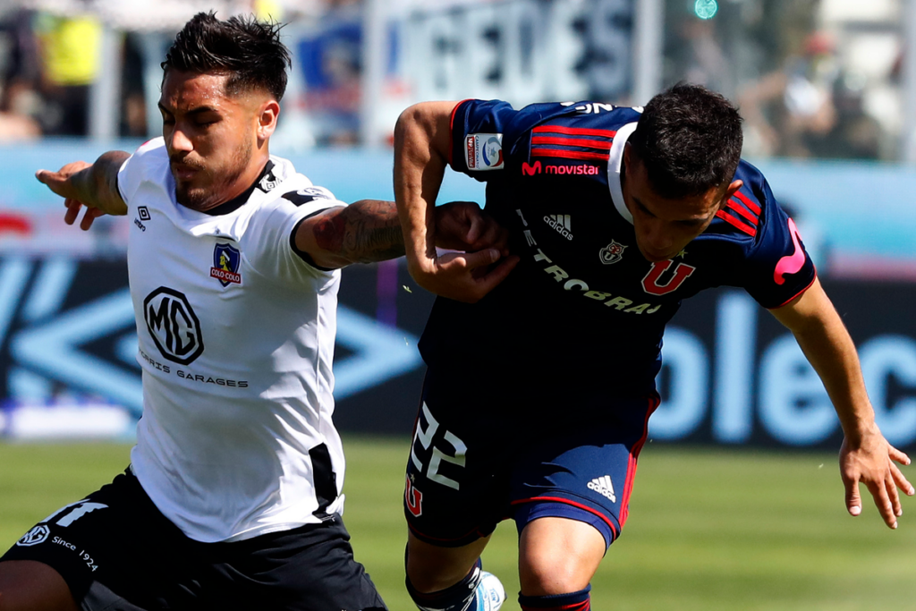 Marcos Bolados y Leonardo Fernández en un disputado duelo durante el Superclásico del 2019 disputado en el Estadio Monumental.