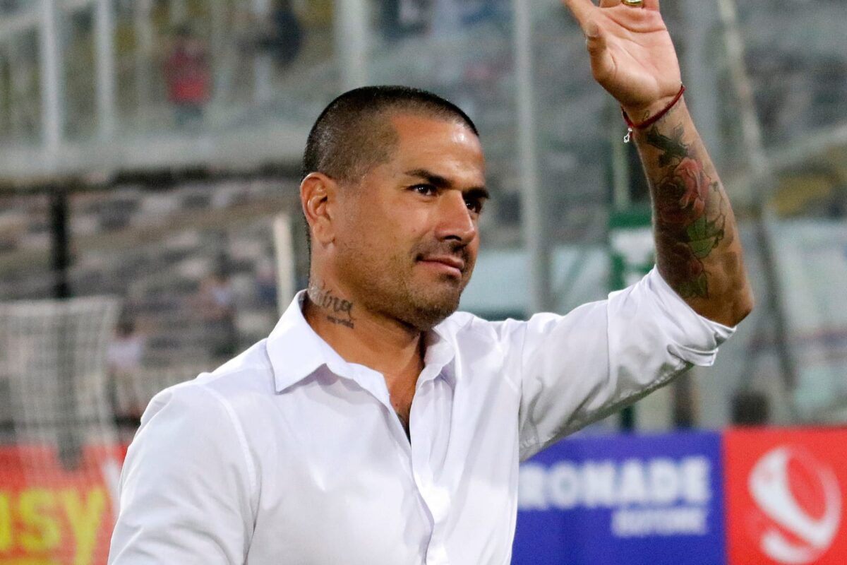 Primer plano a Jorge Acuña en el Estadio Monumental, durante el partido de Copa Chile de Santiago City vs Colo-Colo.