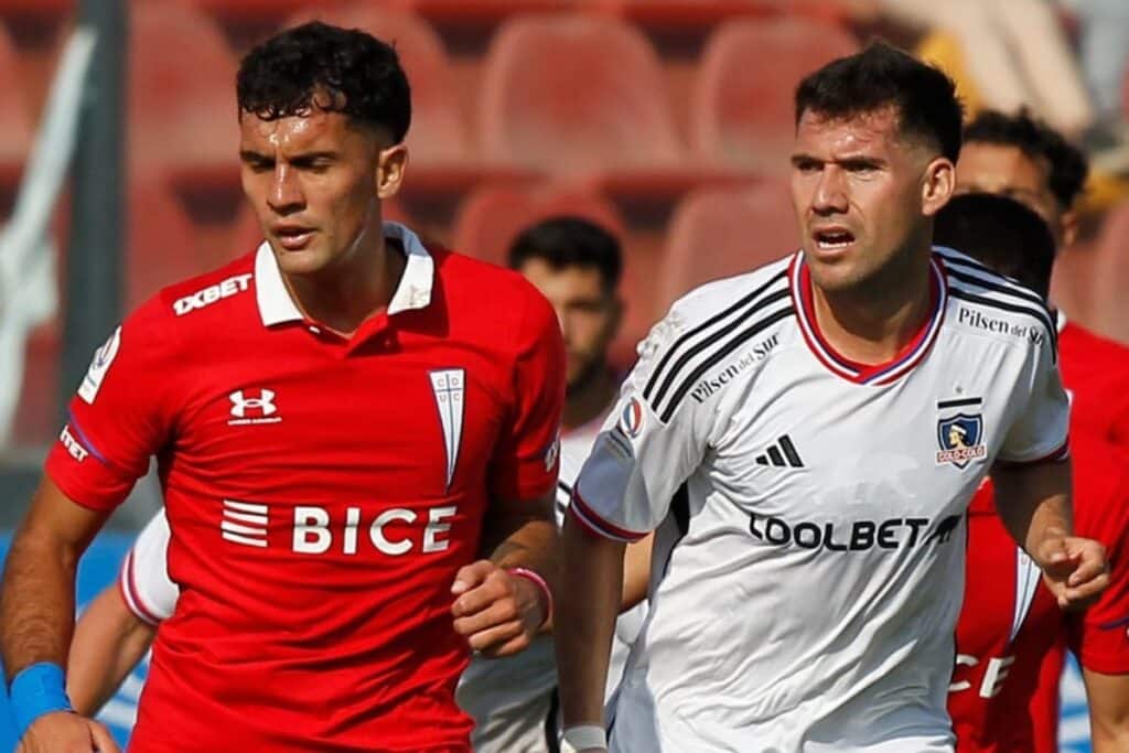 Primer plano a los rostros de Ignacio Saavedra y César Fuentes en el Estadio Santa Laura, durante el partido de Colo-Colo vs Universidad Católica.