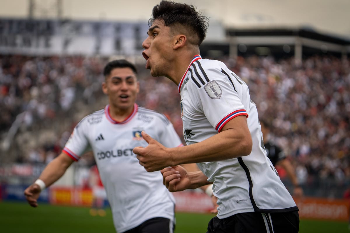 Primer plano de Damián Pizarro celebrando su gol frente a la Universidad Católica.