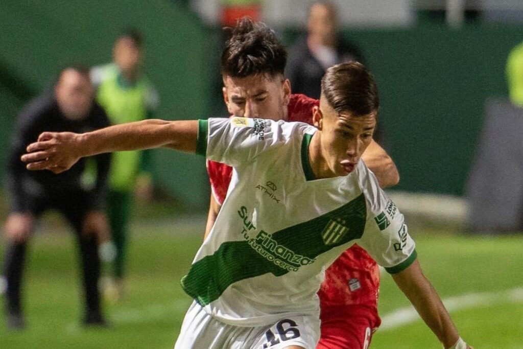 Gerónimo Rivera jugando por Banfield de Argentina