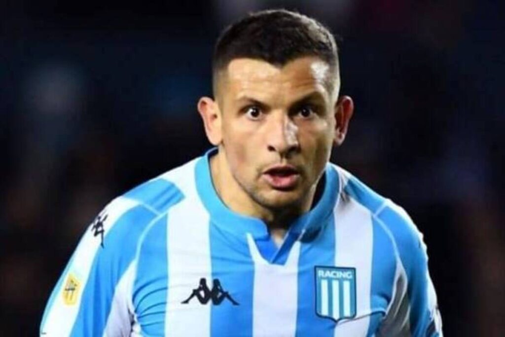 Emiliano Vecchio con la camiseta de Racing de Avellaneda.