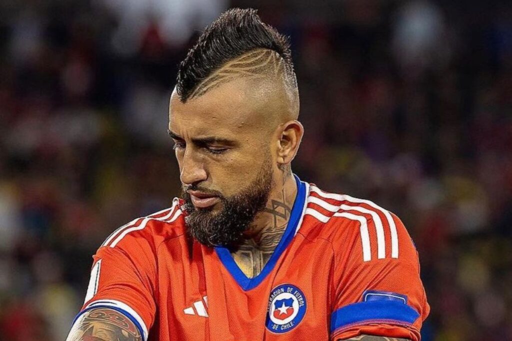 Arturo Vidal con la camiseta de Chile