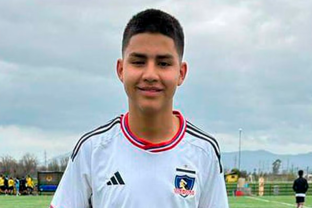 Romeo Leyton, Jugador de la Sub 14 de Colo-Colo sonríe ante las cámaras.