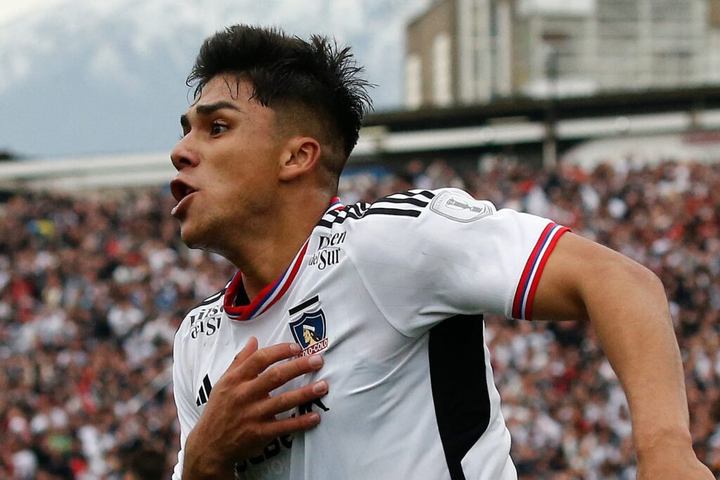 Primer plano a Damián Pizarro celebrando su gol frente a la Universidad Católica.