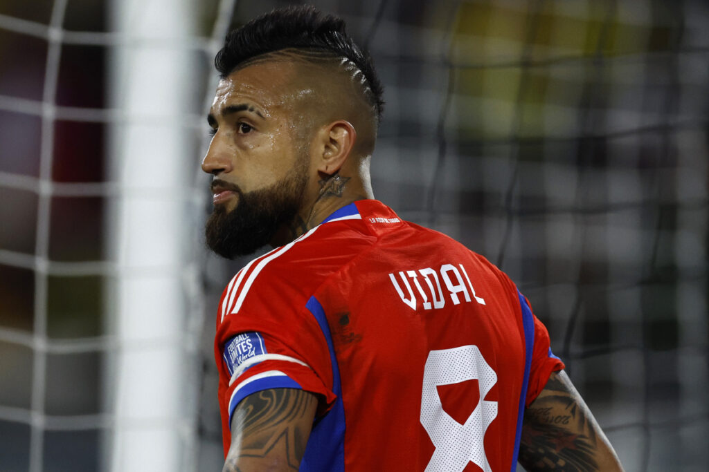 Arturo Vidal con la camiseta de la Selección Chilena.