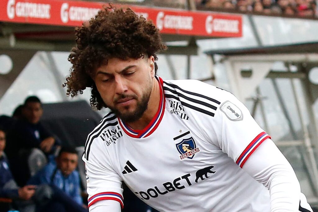 Maximiliano Falcón durante el compromiso de Colo-Colo frente a la Universidad Católica.