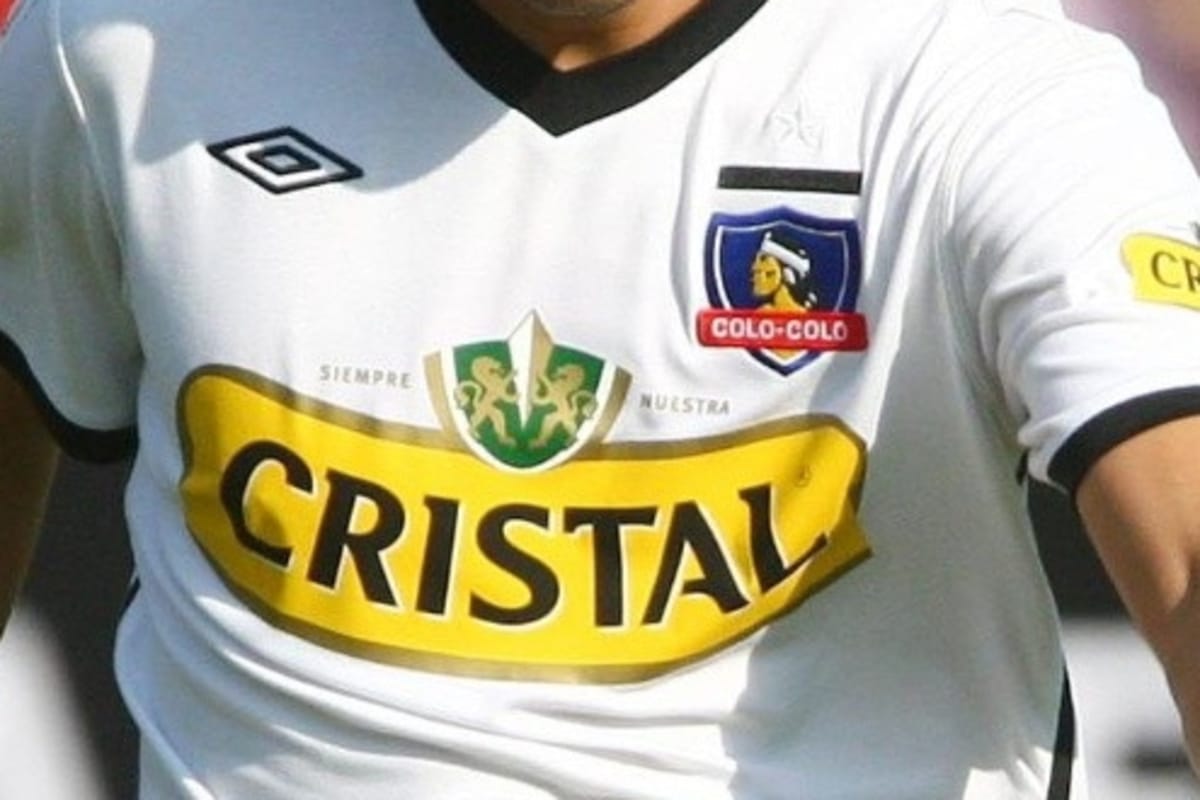 Camiseta de Cristóbal Jorquera con Colo-Colo del año 2011.