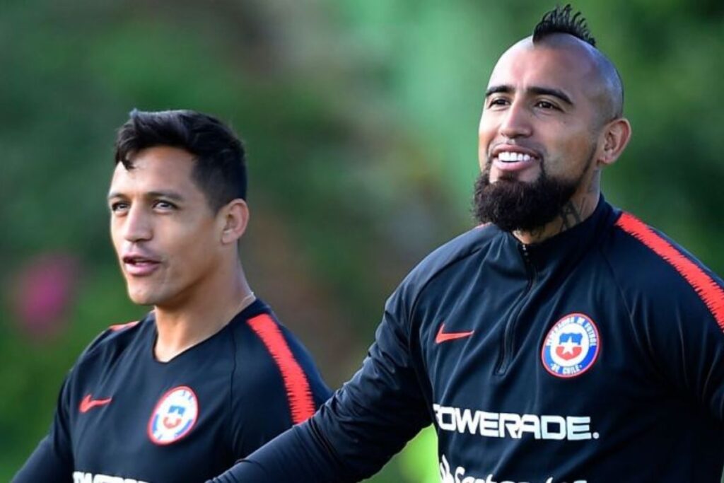 Alexis Sánchez y Arturo Vidal en la práctica de Chile