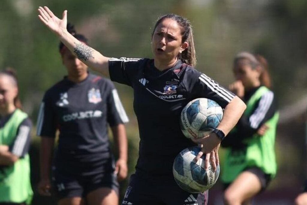 Tatiele Silveira durante un entrenamiento de Colo-Colo Femeninio.