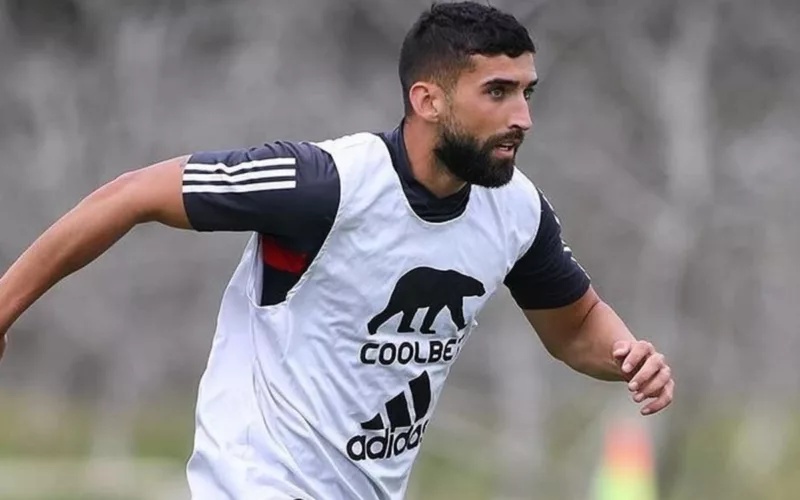 Primer plano a Emiliano Amor durante un entrenamiento de Colo-Colo.