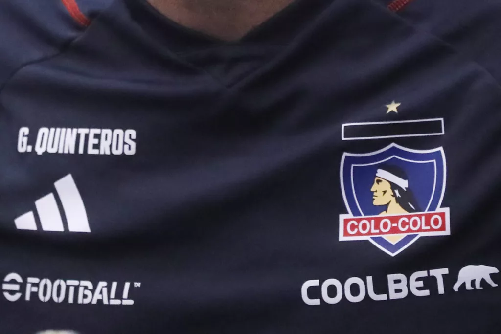 Camiseta de Gustavo Quinteros en Colo-Colo.