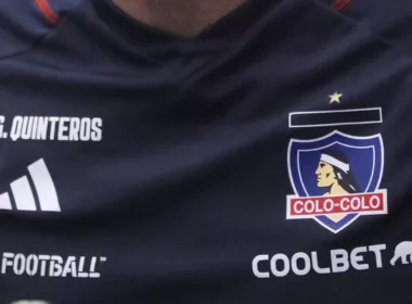 Camiseta de Gustavo Quinteros en Colo-Colo.