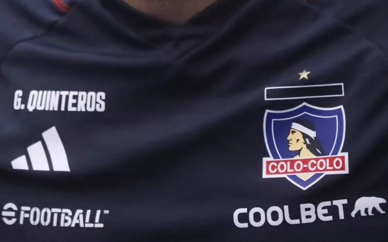 Camiseta de Gustavo Quinteros en Colo-Colo.