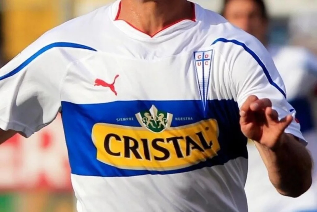 Camiseta de Universidad Católica.