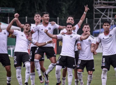 Plantel de Colo-Colo Proyección celebrando un gol en la Copa Xerém en Brasil