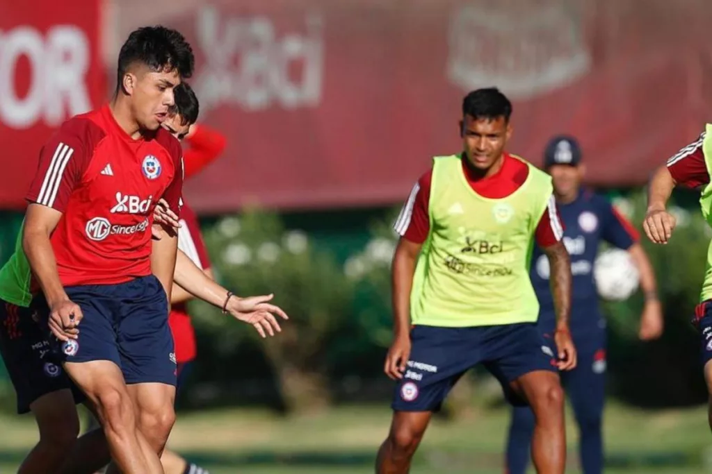 futbolistas de La Roja Sub 23 entrenando.