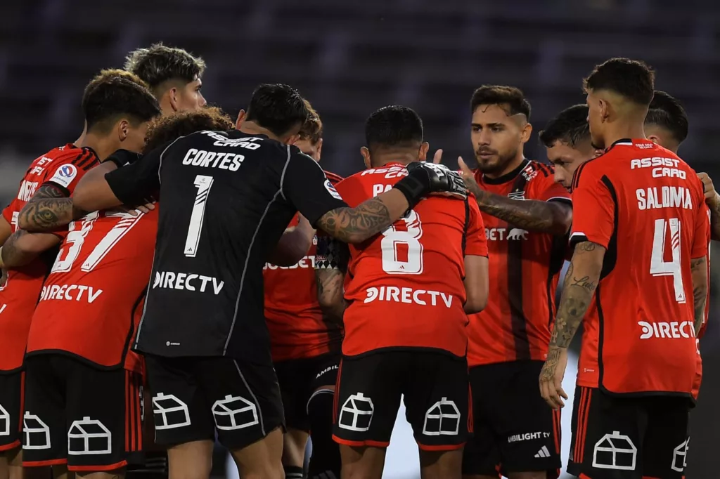 Plantel de Colo-Colo en la previa del partido frente a Liverpool.