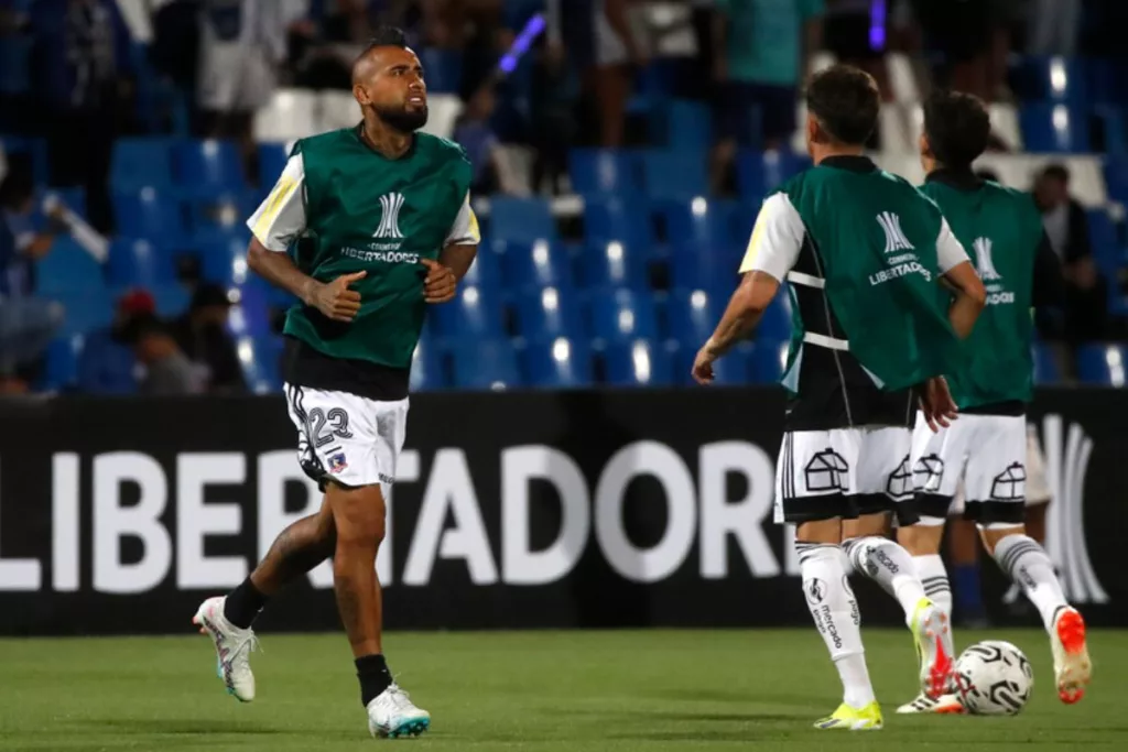 Futbolistas de Colo-Colo en el calentamiento previo