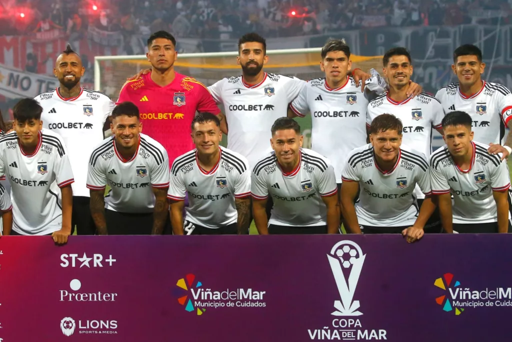 Formación titular de Colo-Colo en el partido frente a Everton de Viña del Mar.