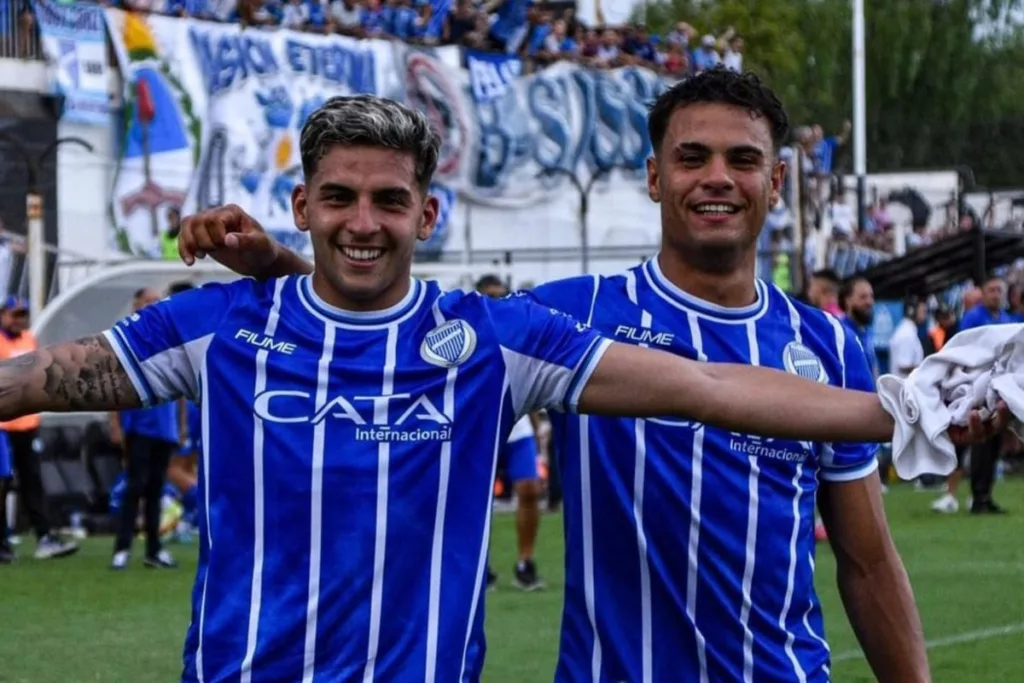 Tomás pozzo celebrando un gol con Godoy Cruz