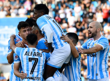 Futbolistas de Magallanes celebran un gol durante la temporada 2023.