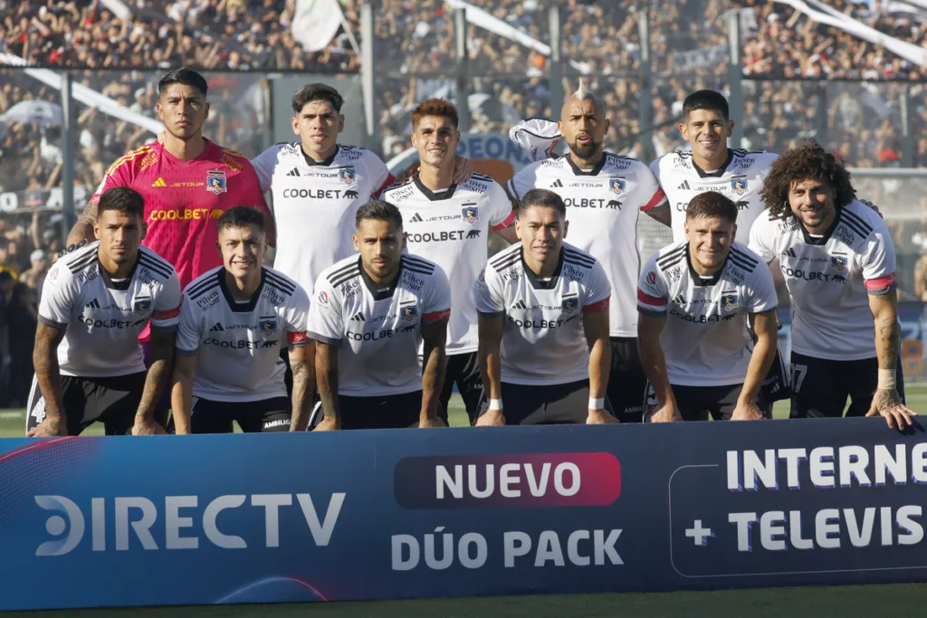 Formación titular de Colo-Colo en el Superclásico 195 que perdió 1-0 ante Universidad de Chile en el Estadio Monumental.