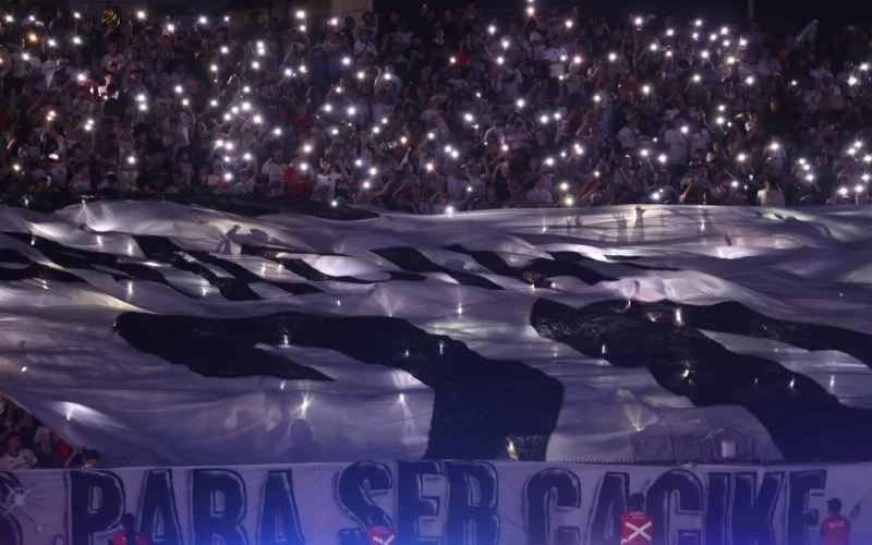 Público Colo-Colo durante la despedida de Jaime Valdés en el Estadio Monumental.