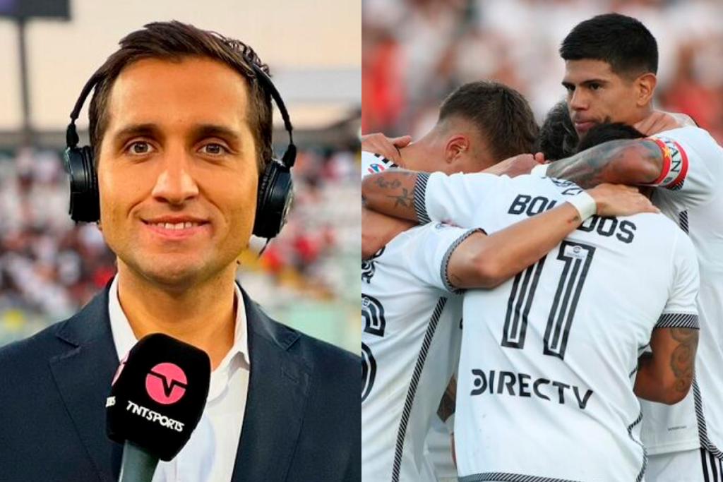 Primer plano al rostro sonriente de Daniel Arrieta con el micrófono de TNT Sports, mientras que a mano derecha los futbolistas de Colo-Colo se abrazan celebrando un gol durante la temporada 2024.